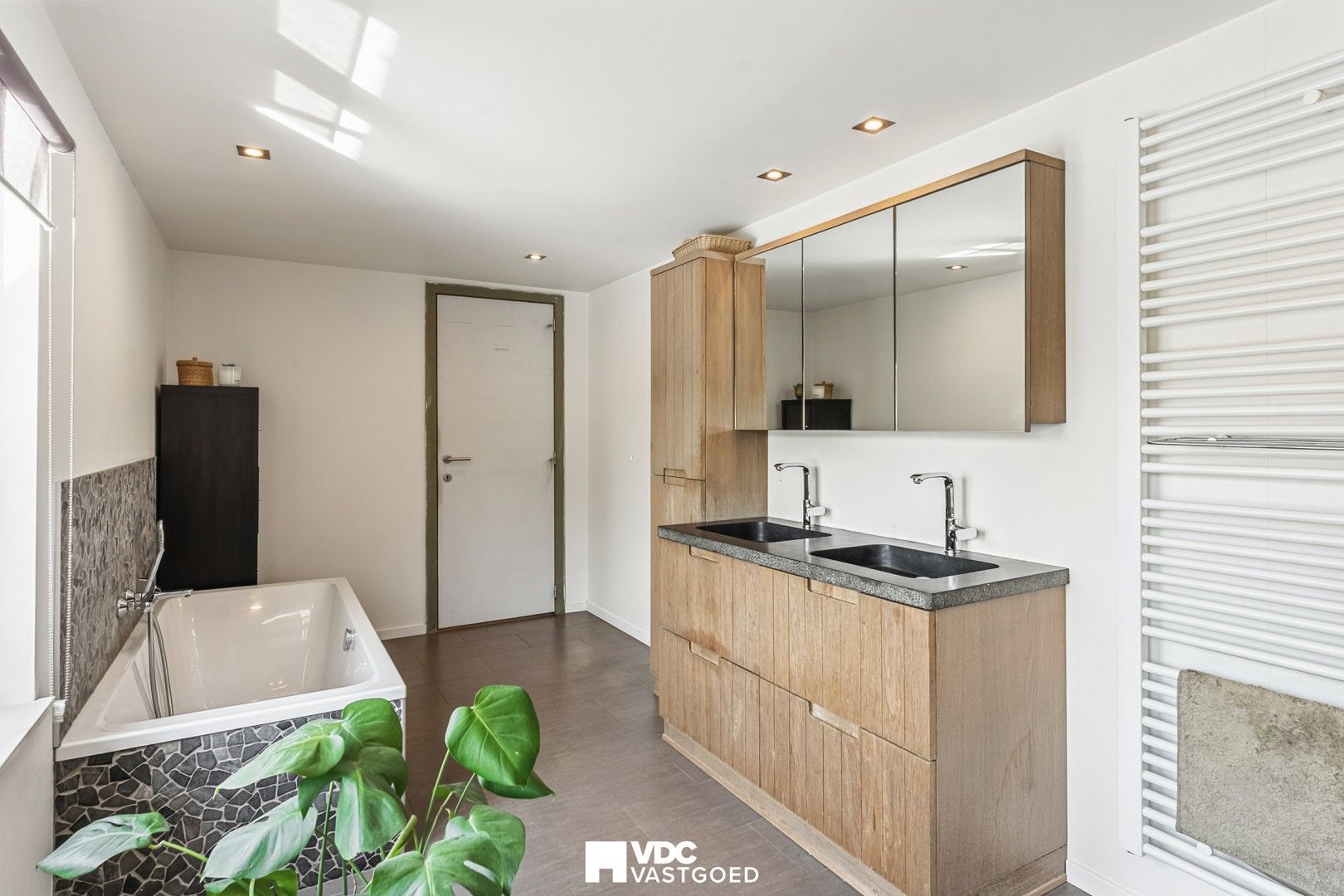 Energiezuinige woning met 5 slaapkamers, 20 zonnepanelen, garage en zuidgerichte tuin aan natuurreservaat Kevie foto 18