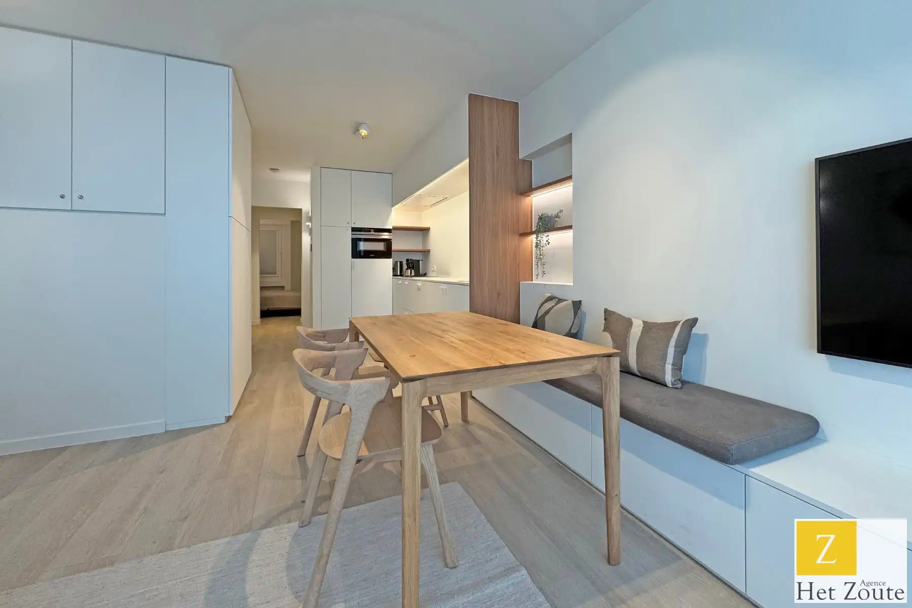 Charmant gerenoveerd appartement met zijdelings zeezicht foto 5