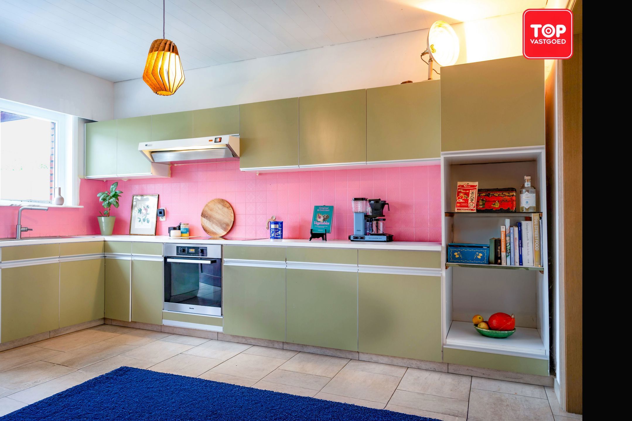 Woning met mooie tuin en ingang via de achtergelegen garage.  foto 7