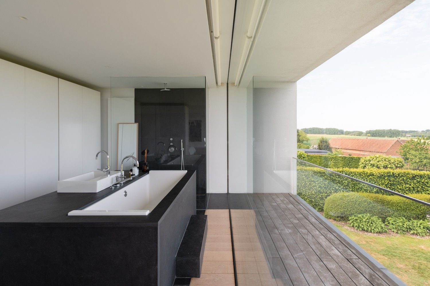 Moderne villa in een groene oase van rust foto 9