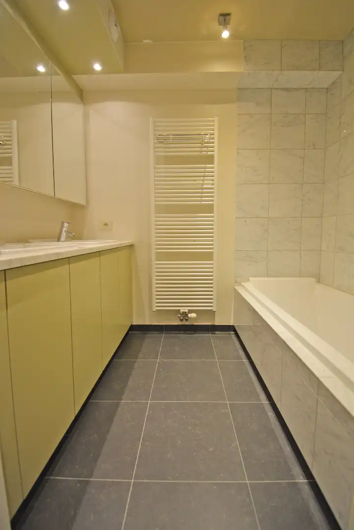 Prachtig onderhouden appartement op toplocatie vlak bij de zeedijk! foto 7