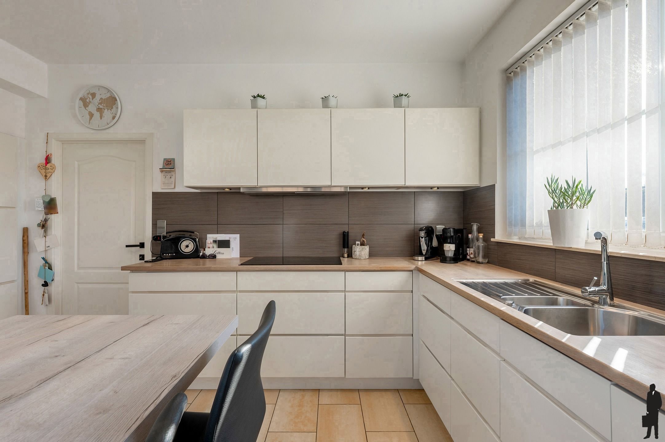 Ruime woning (ca. 225m²) met 3 grote slk’s, garage en mooie tuin op 726m² foto 10
