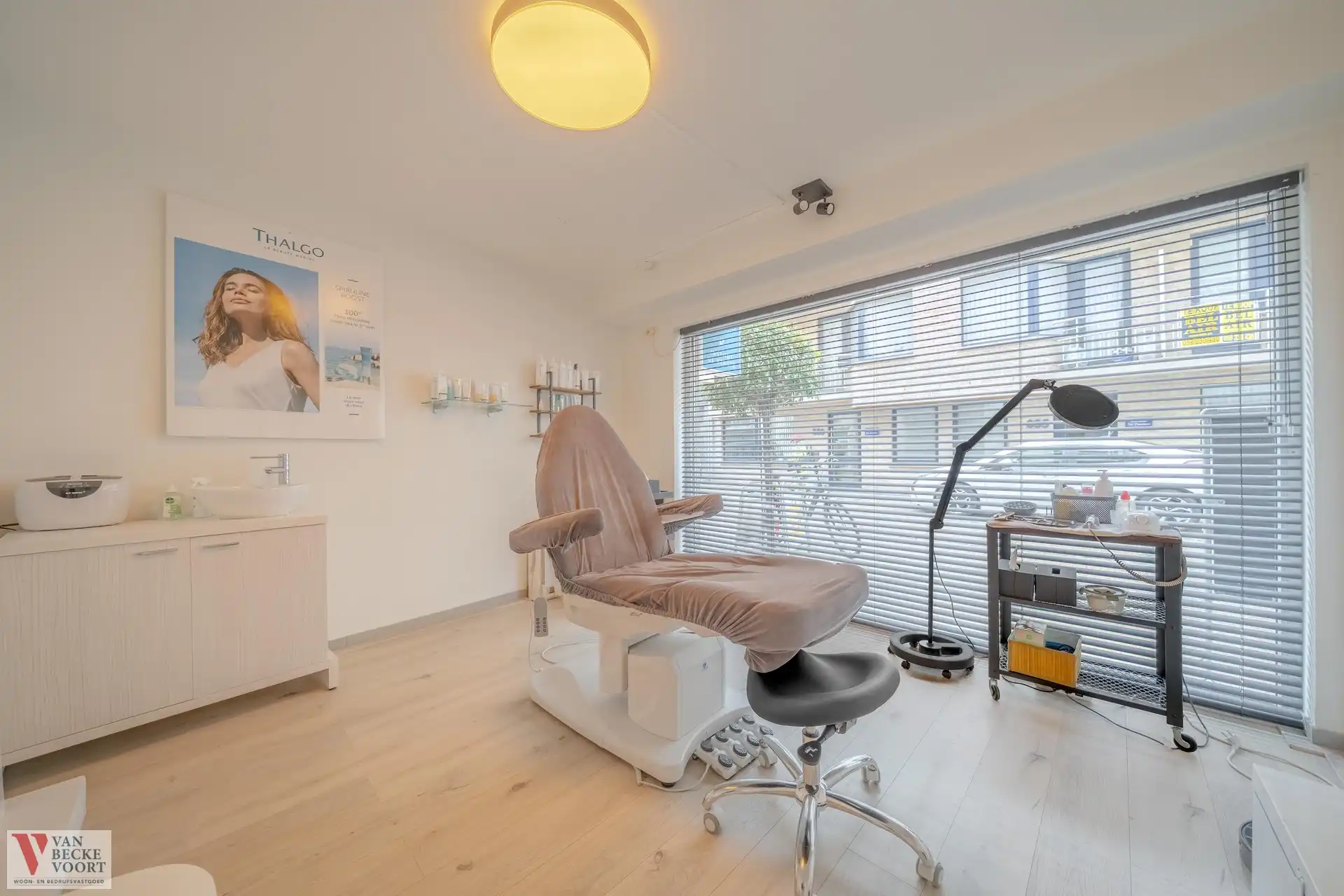 Handelsgelijkvloers 110m² Bredene foto 2