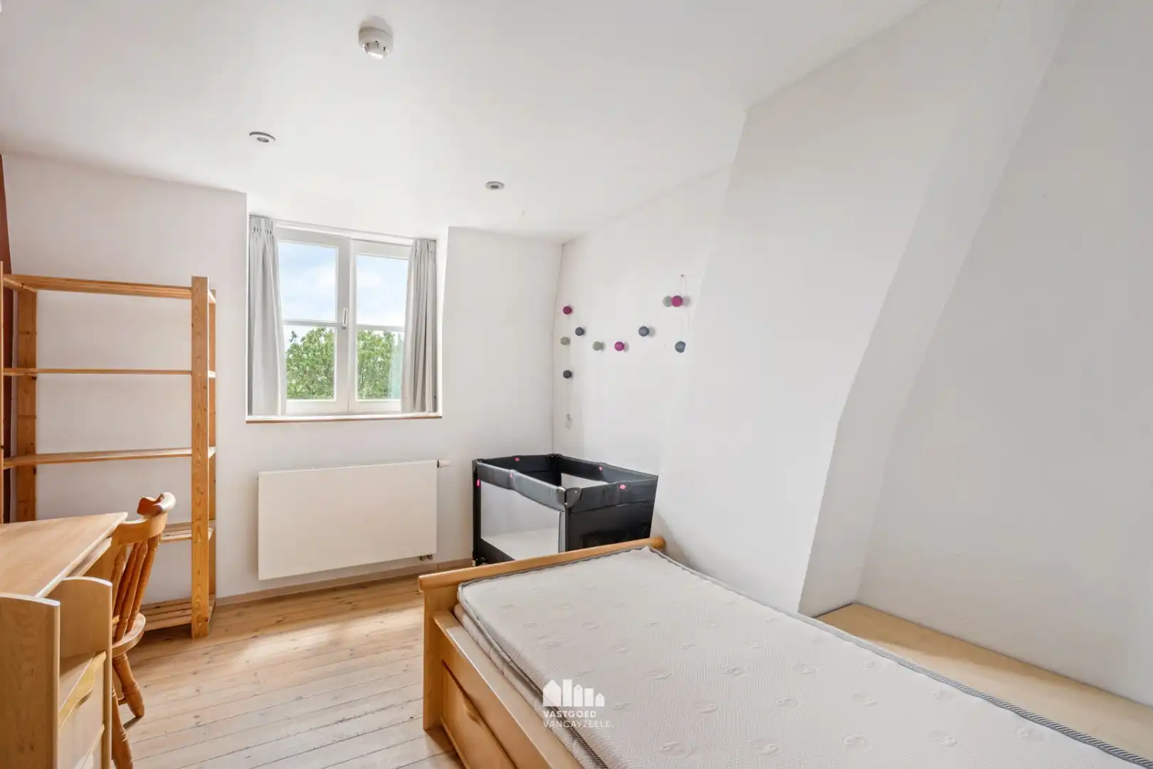 Exclusief en karaktervol herenhuis met 6 slaapkamers, inpandige garage en zonnige stadstuin in hartje Ieper foto 29