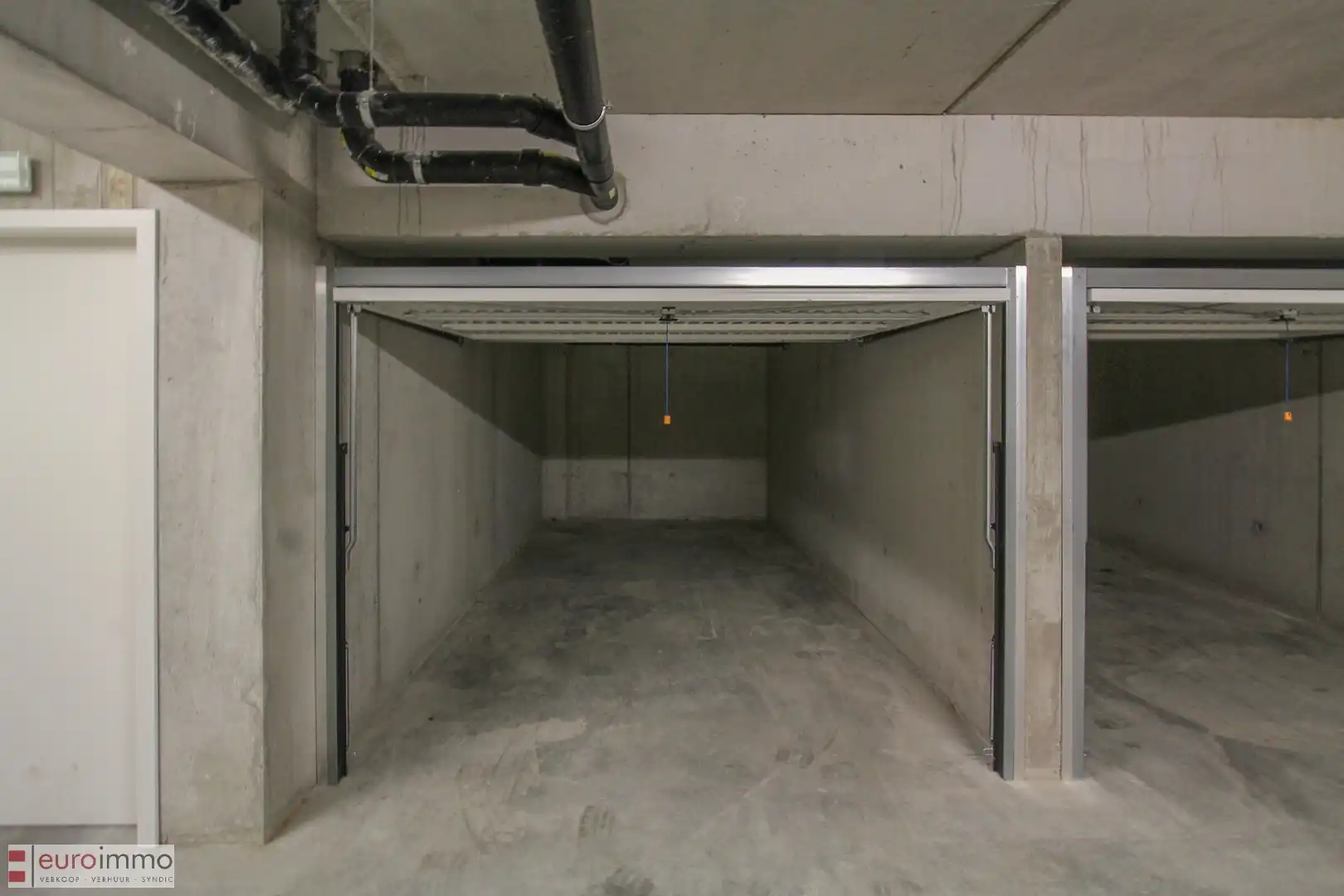 Uitermate knap afgewerkt, zéér recent appartement met 2 ruime slaapkamers in een kleinschalige residentie. foto 12