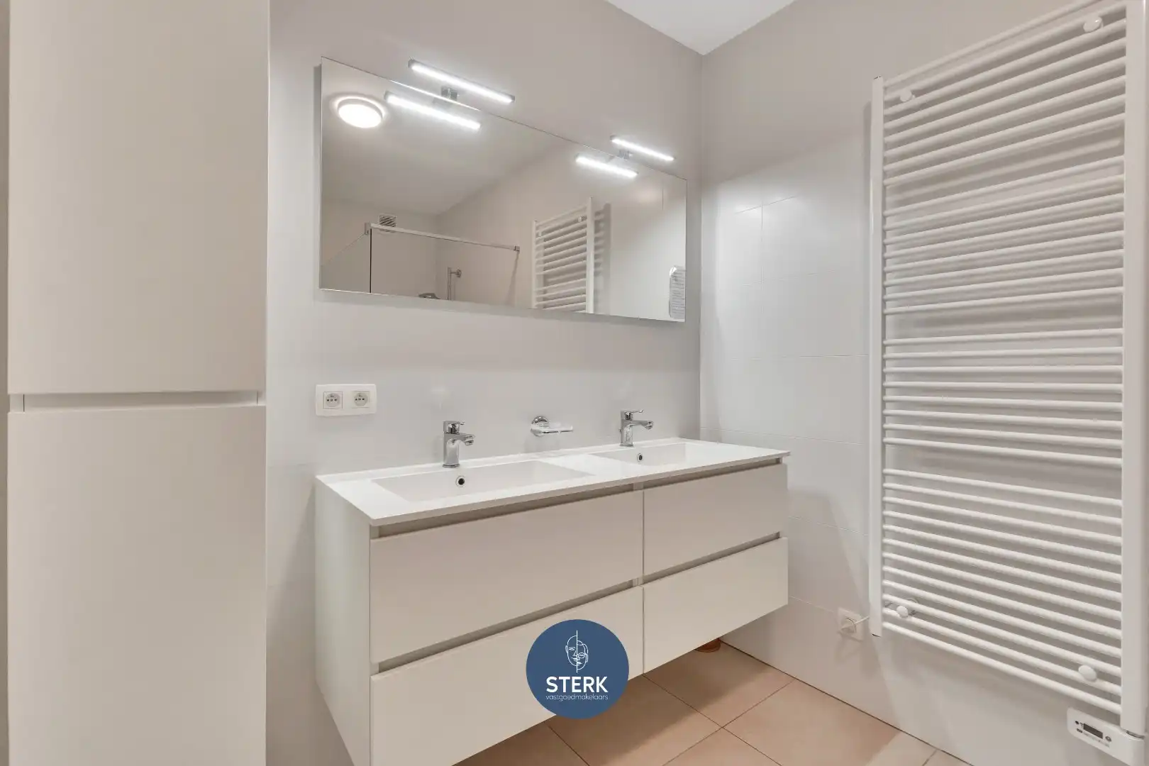 RECENT APPARTEMENT INCLUSIEF PARKING + 2 BERGINGEN IN CENTRUM LANAKEN !  foto 23