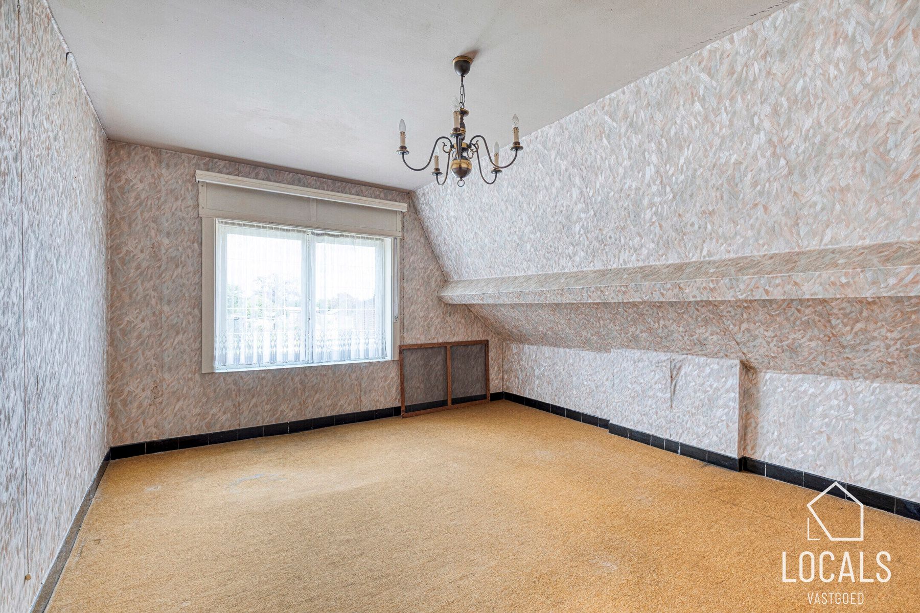 Te renoveren gezinswoning met 3 slaapkamers, tuin en garage  foto 17
