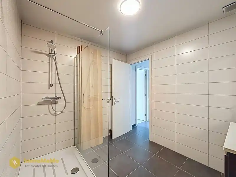 APPARTEMENT MET TERRAS EN GARAGE TE HUUR foto 15