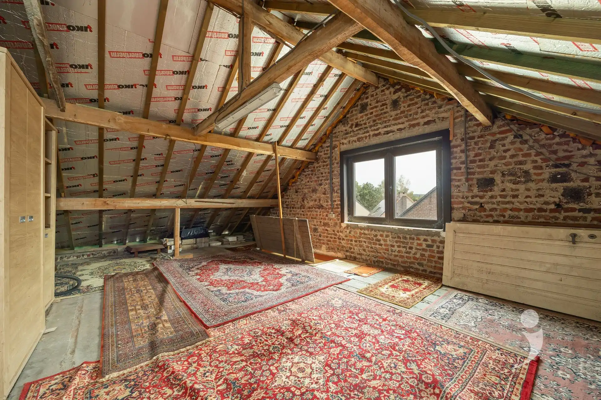 Te renoveren woning met vier slaapkamers!  foto 23
