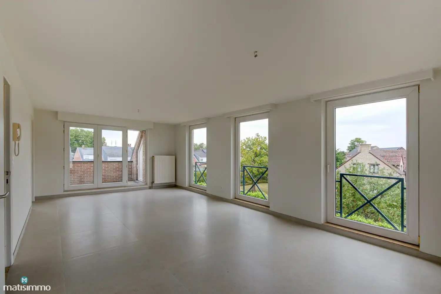 INSTAPKLAAR DUPLEXAPPARTEMENT MET 2 SLAAPKAMERS EN GARAGE NABIJ HET CENTRUM VAN BILZEN foto 3