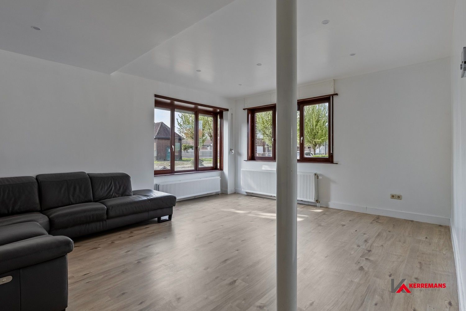 Half open bebouwing met 4 slaapkamers, tuin en garage. foto 3
