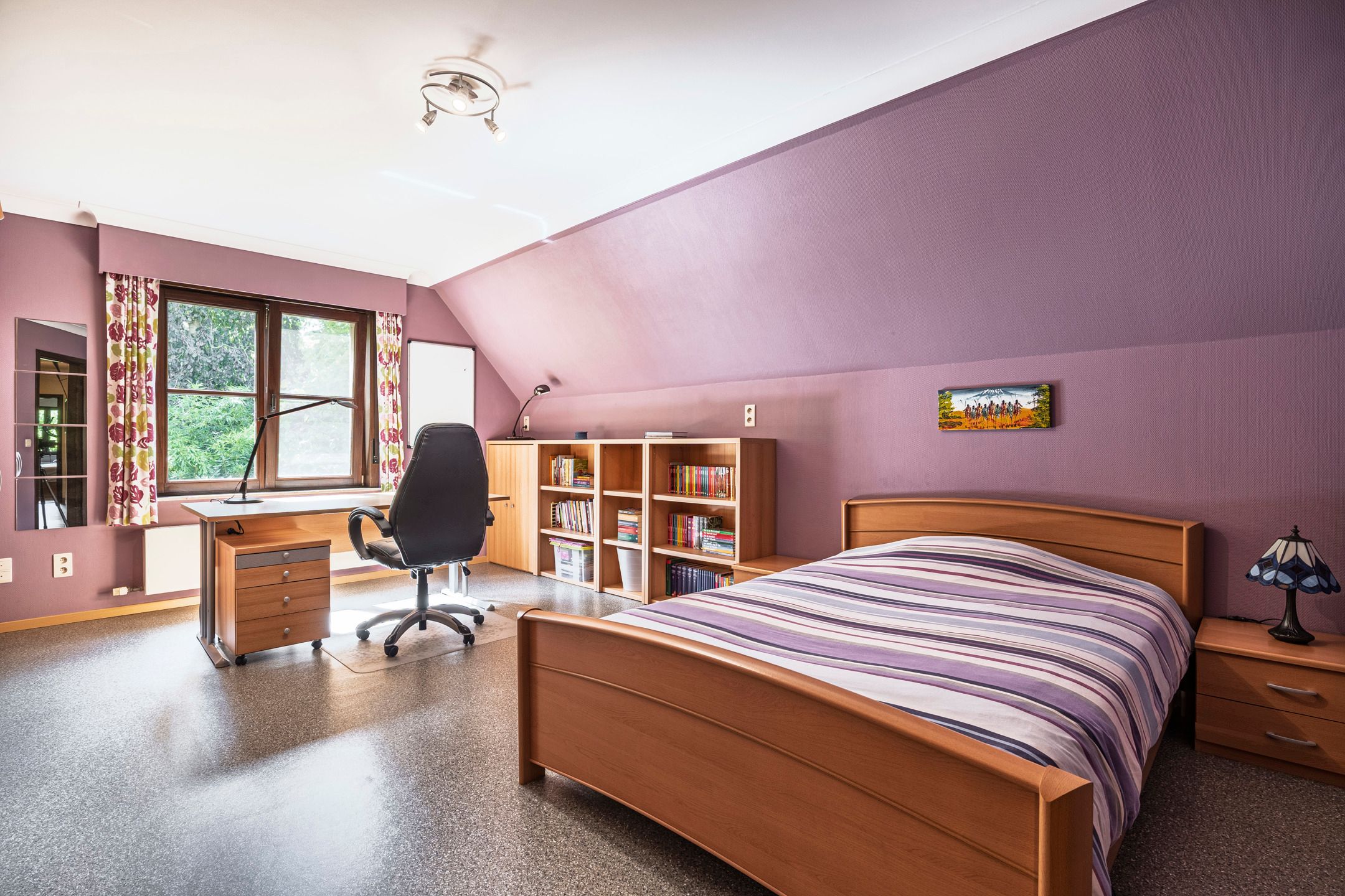 Ruime villa met aangelegde tuin foto 23