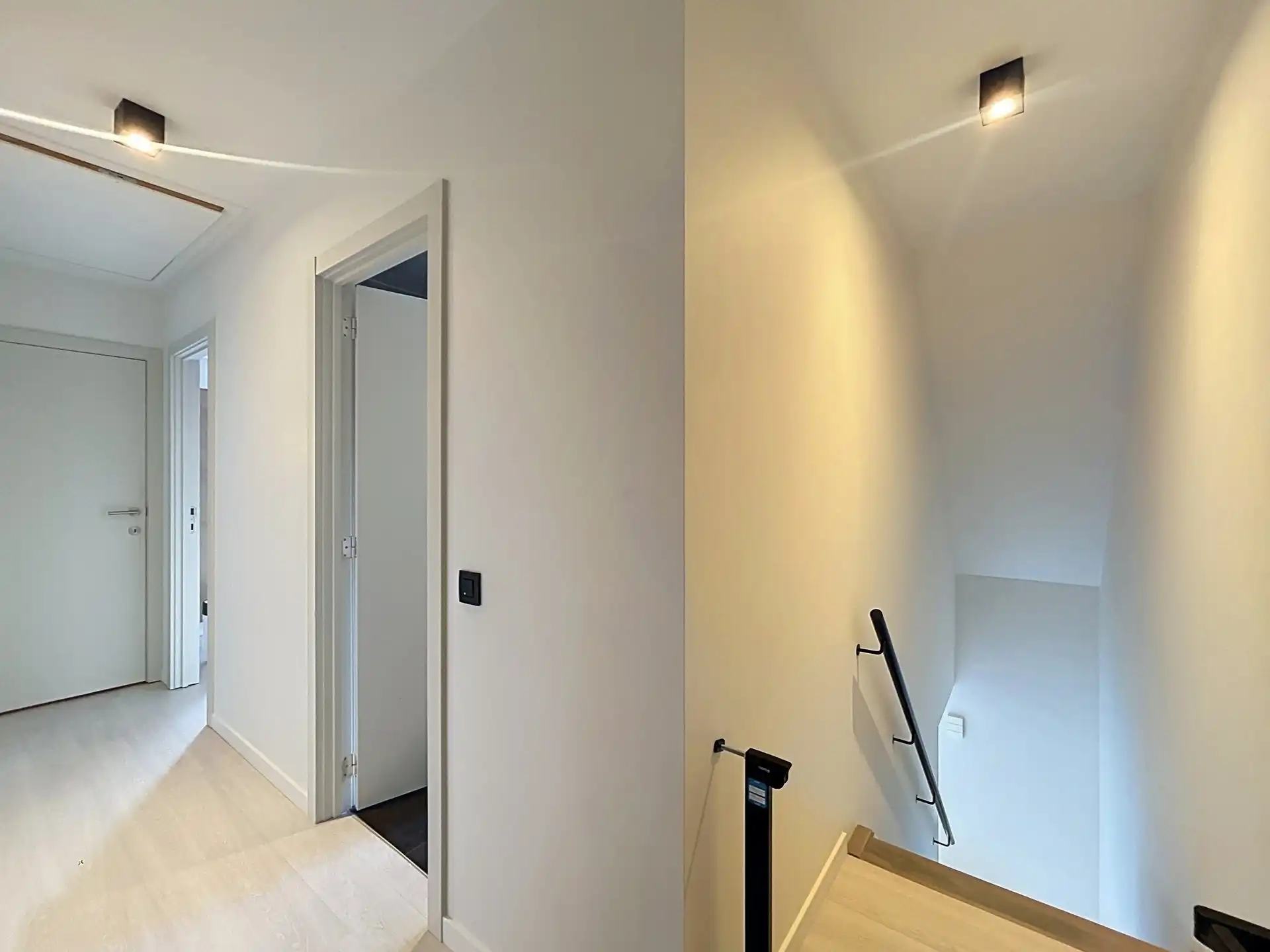 Energiezuinige half open bebouwing met 3 slaapkamers, ingemaakt zwembad en carport  op toplocatie  foto 16
