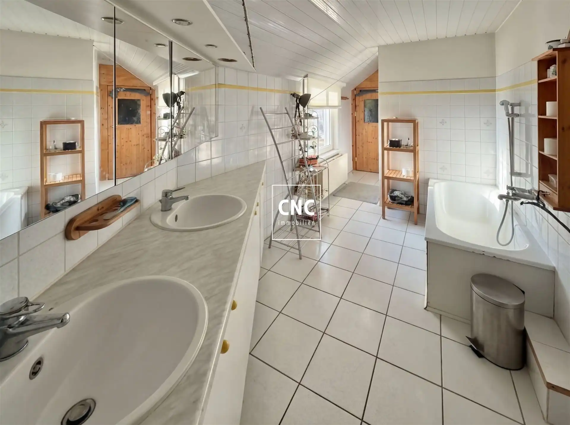 Rijwoning met renovatiepotentieel in het hart van Heist foto 16