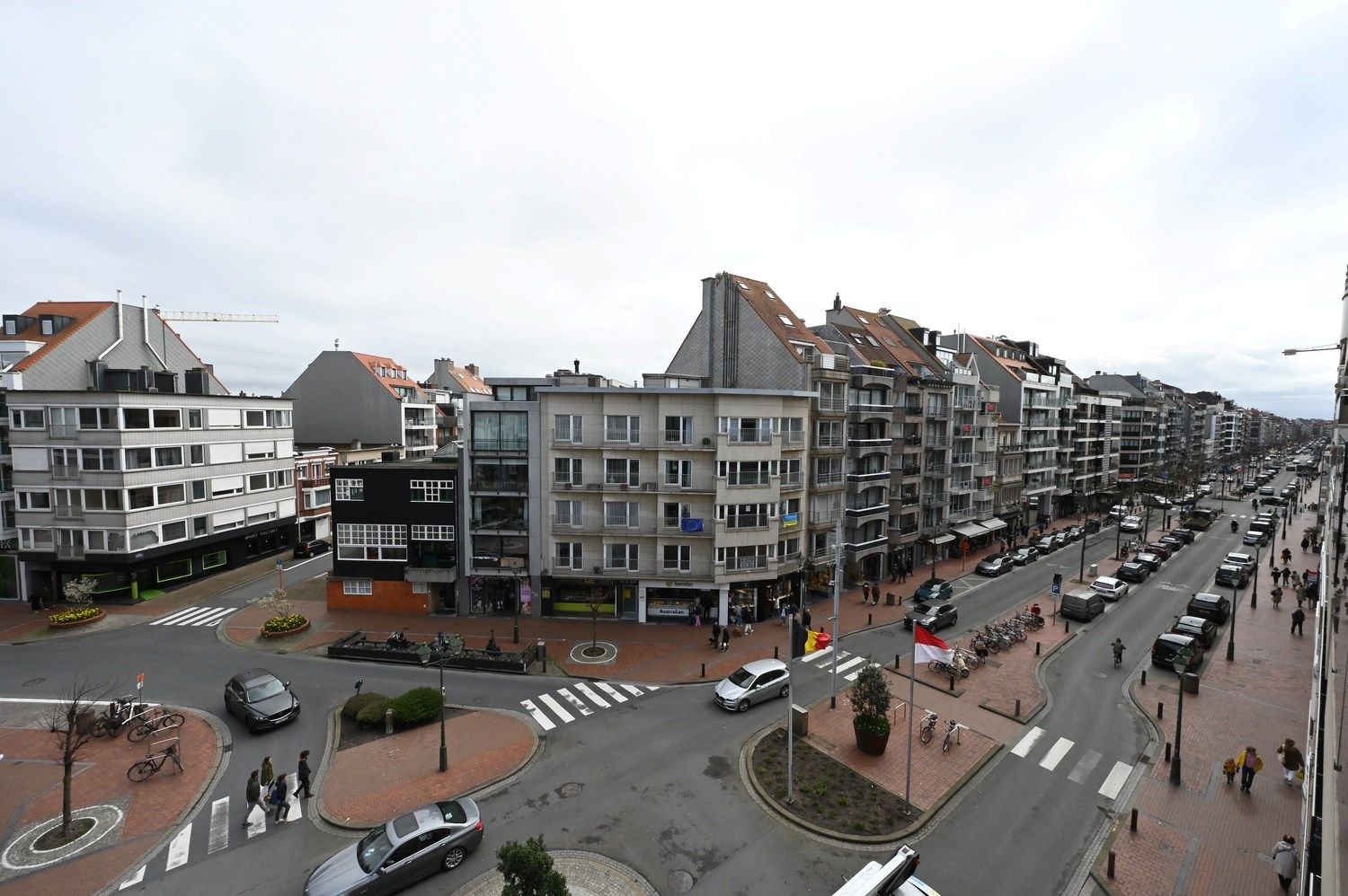 ONGEMEUBELD - Woonappartement in een rustige residentie, op de Lippenslaan (10m façade!). foto 9