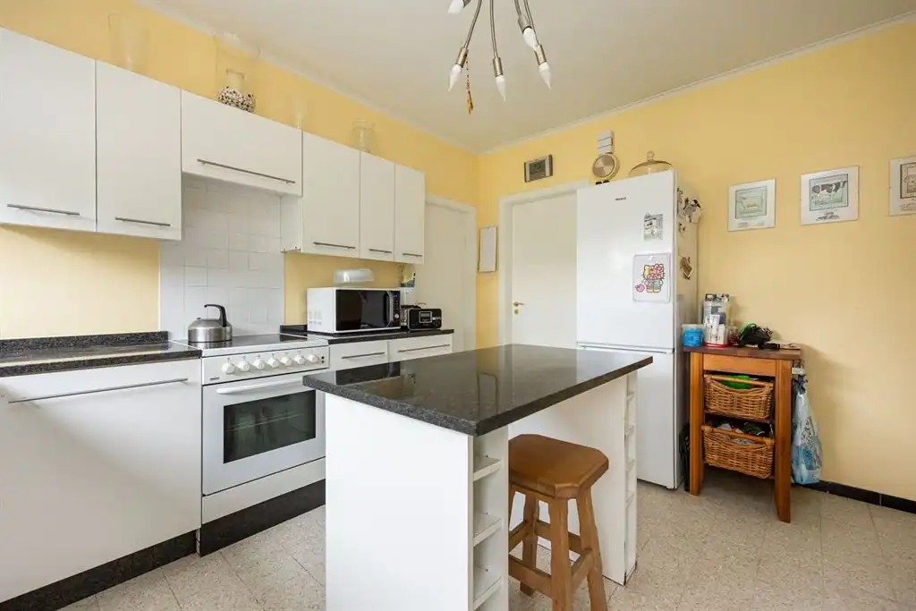 Te vernieuwen gelijkvloerse woning foto 11