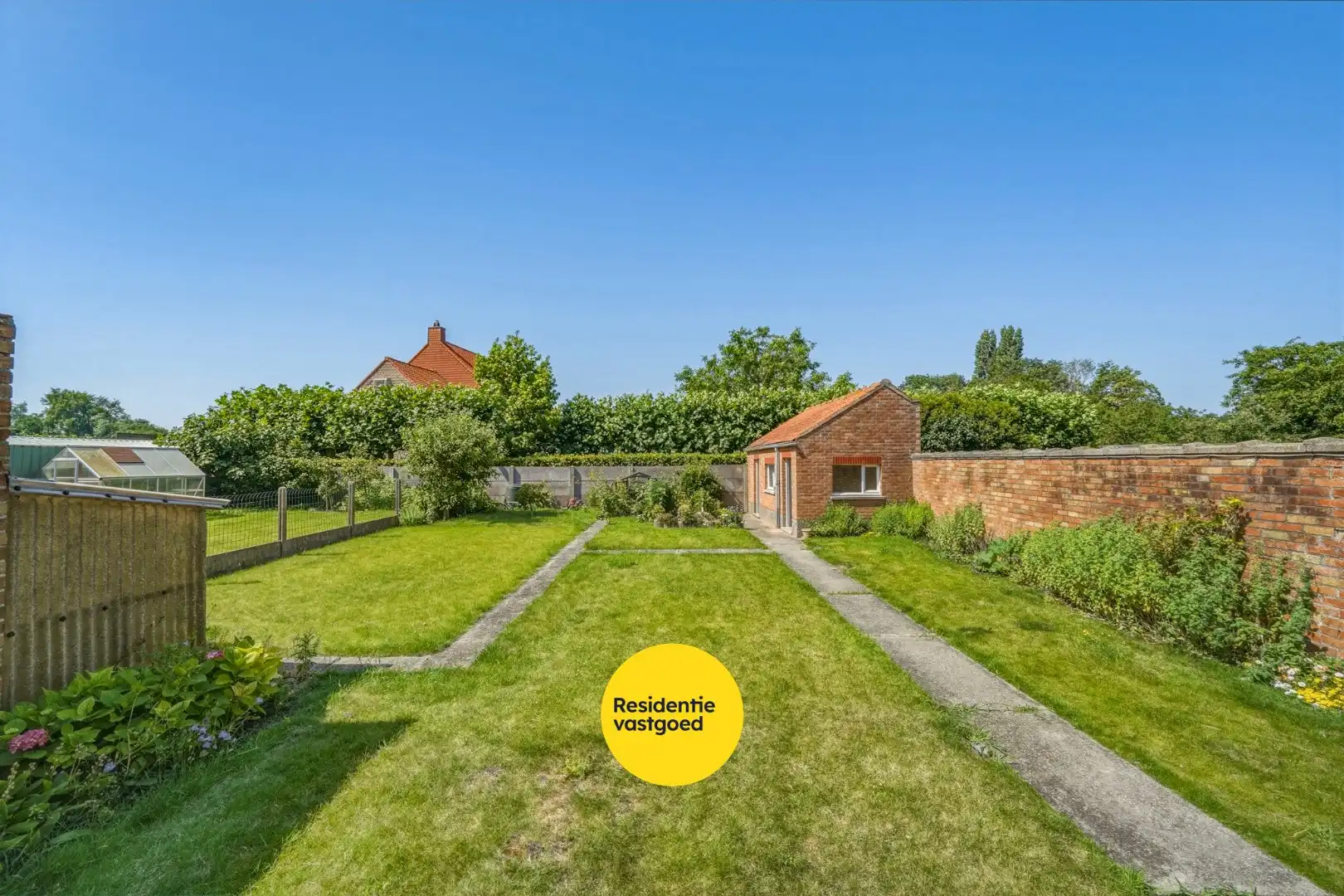 Ruime halfopen woning met 4 slaapkamers, tuin en garage foto 6