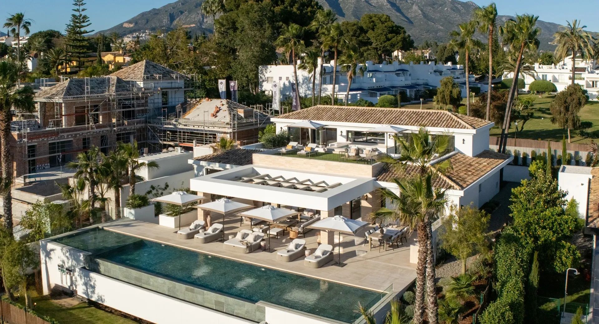 Pure perfectie in Nueva Andalucía: unieke villa met hoogwaardige afwerking foto 43