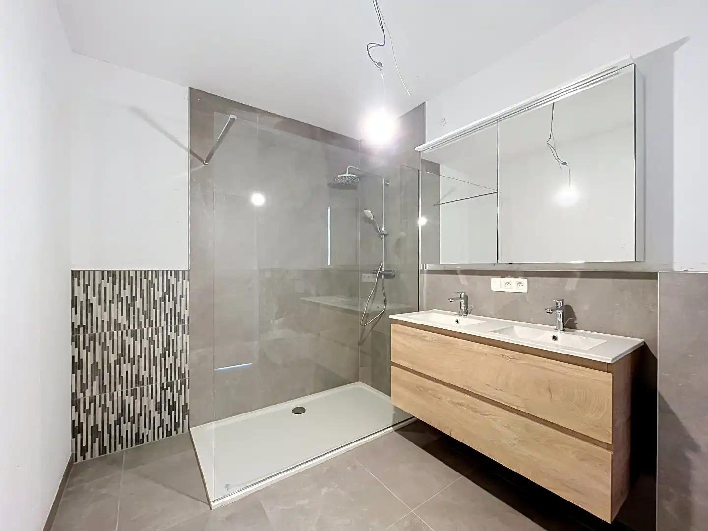 Energiezuinig 2-slaapkamerappartement met 2 staanplaatsen! foto 6