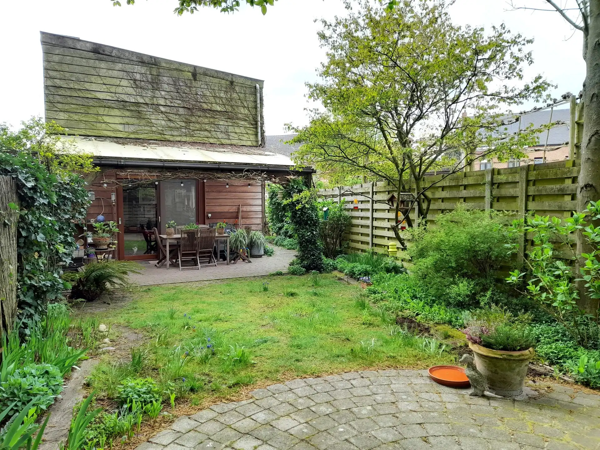 Handelspand met woonhuis en tuintje foto 27