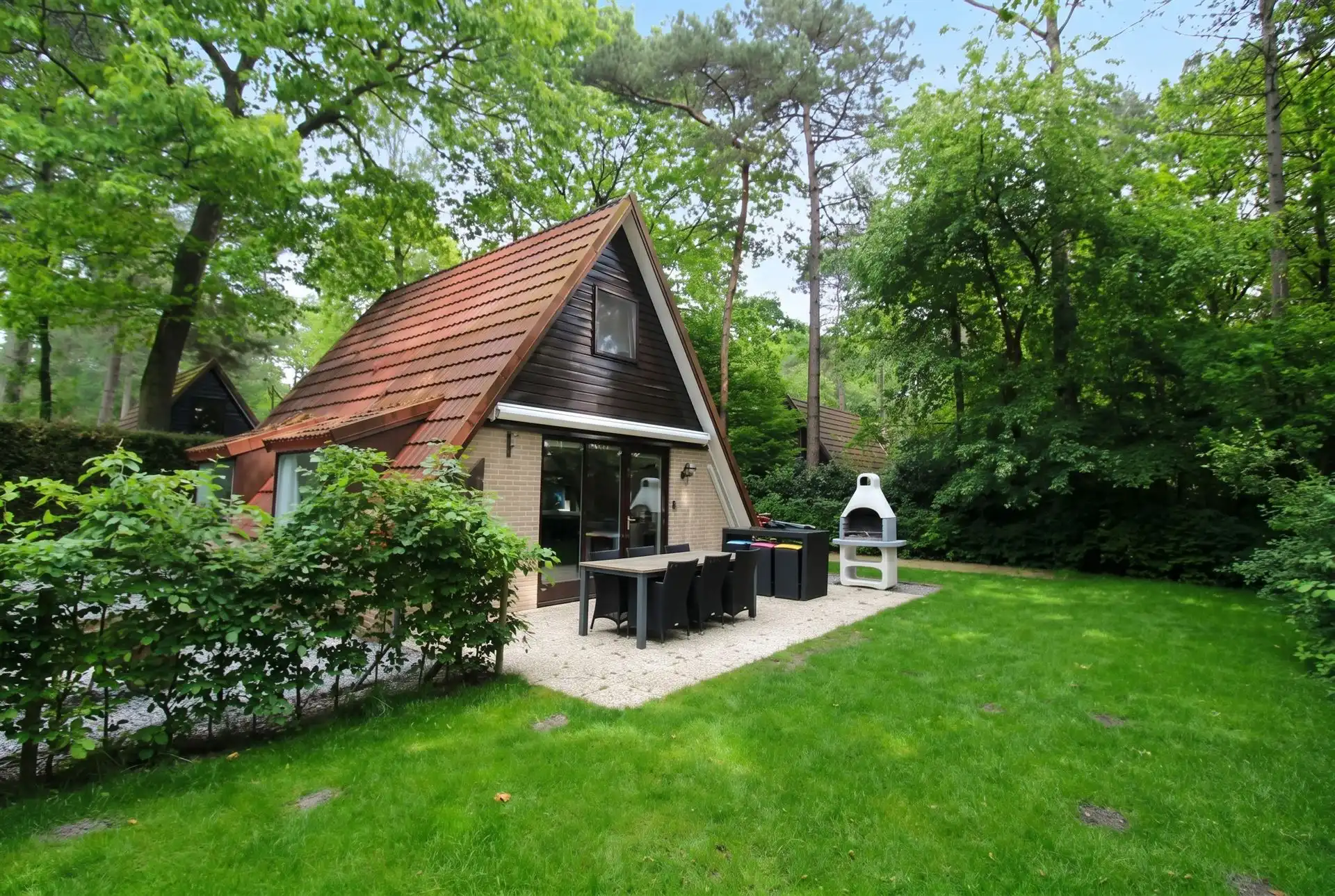 Vakantiewoning met 2 slaapkamers en ruime tuin op vakantiedomein Sonnevijver te Rekem! foto 13