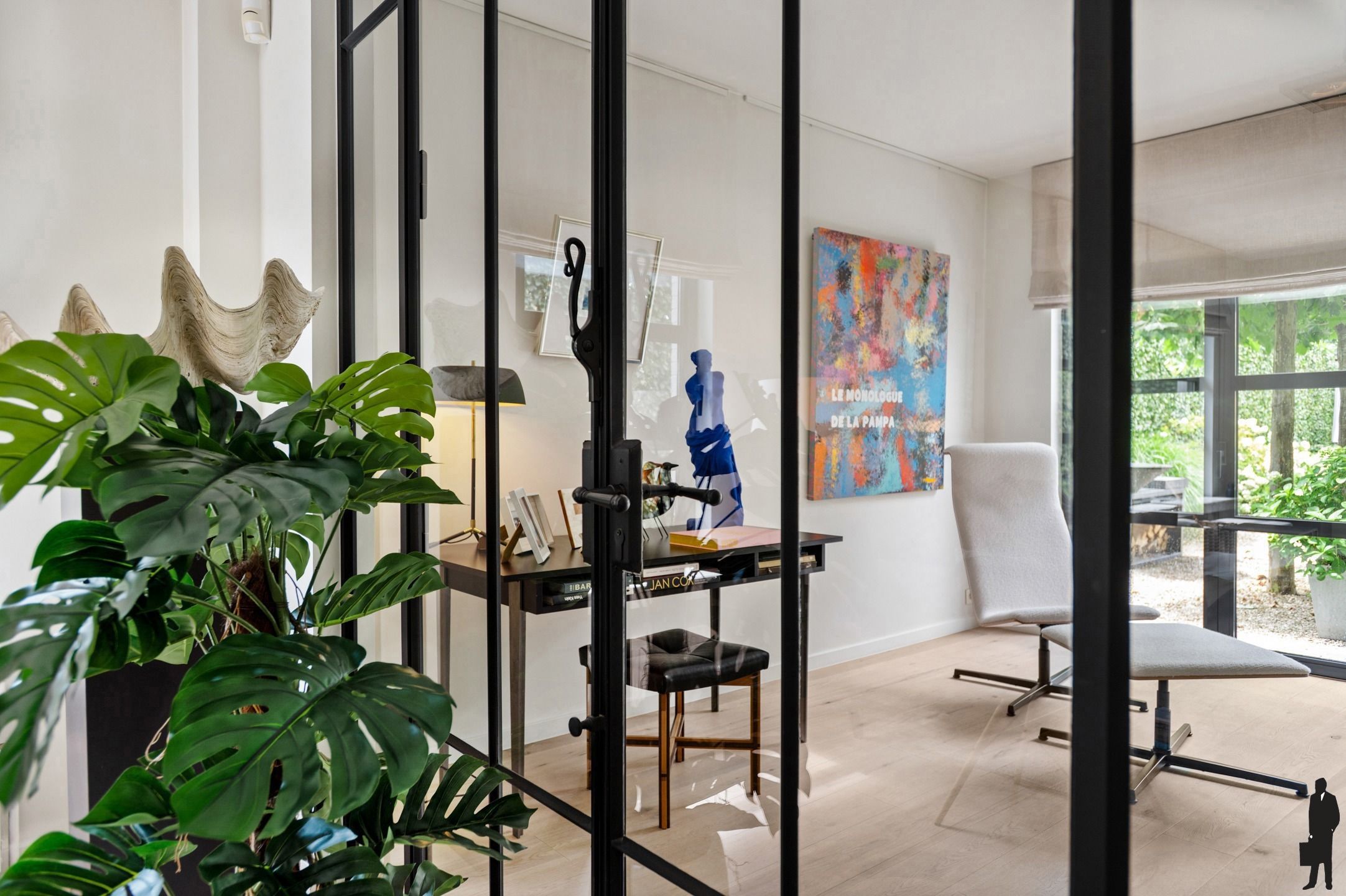 Prachtige familie villa op toplocatie met zwembad en ZW tuin foto 9