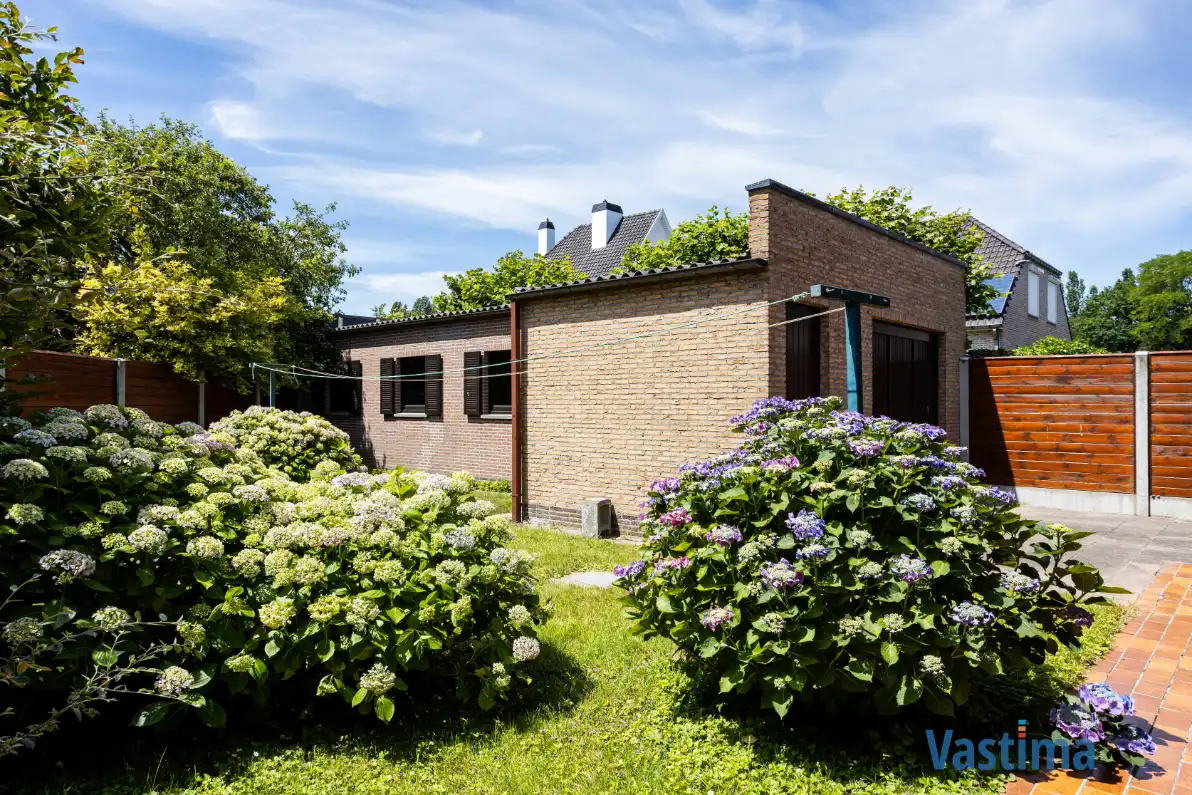 Villa met zonnige tuin en grote garage op een steenworp van centrum Aalst foto 27