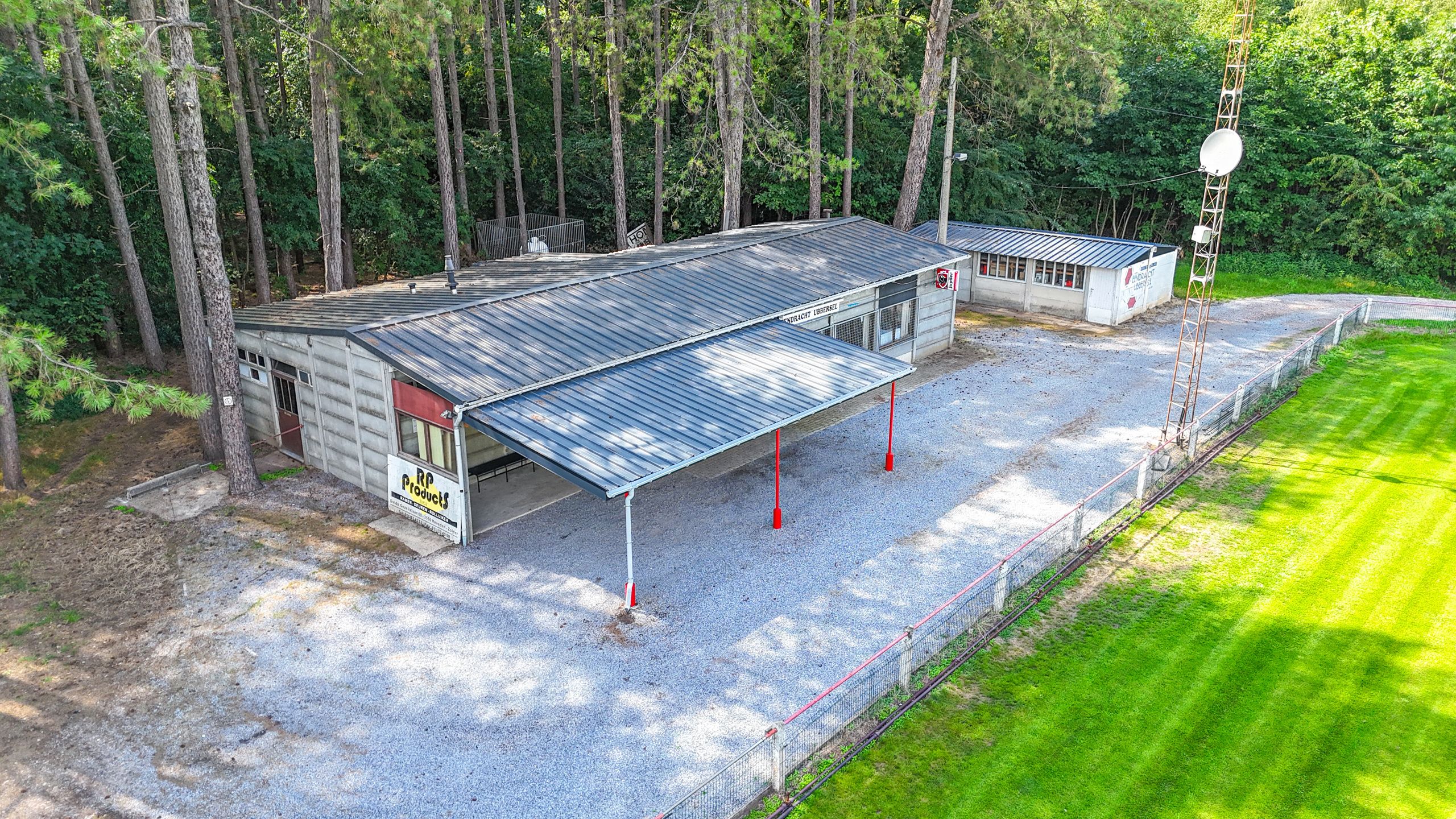 Voetbalveld en kantine op 2,45 ha in prachtig bosrijk gebied! foto 20