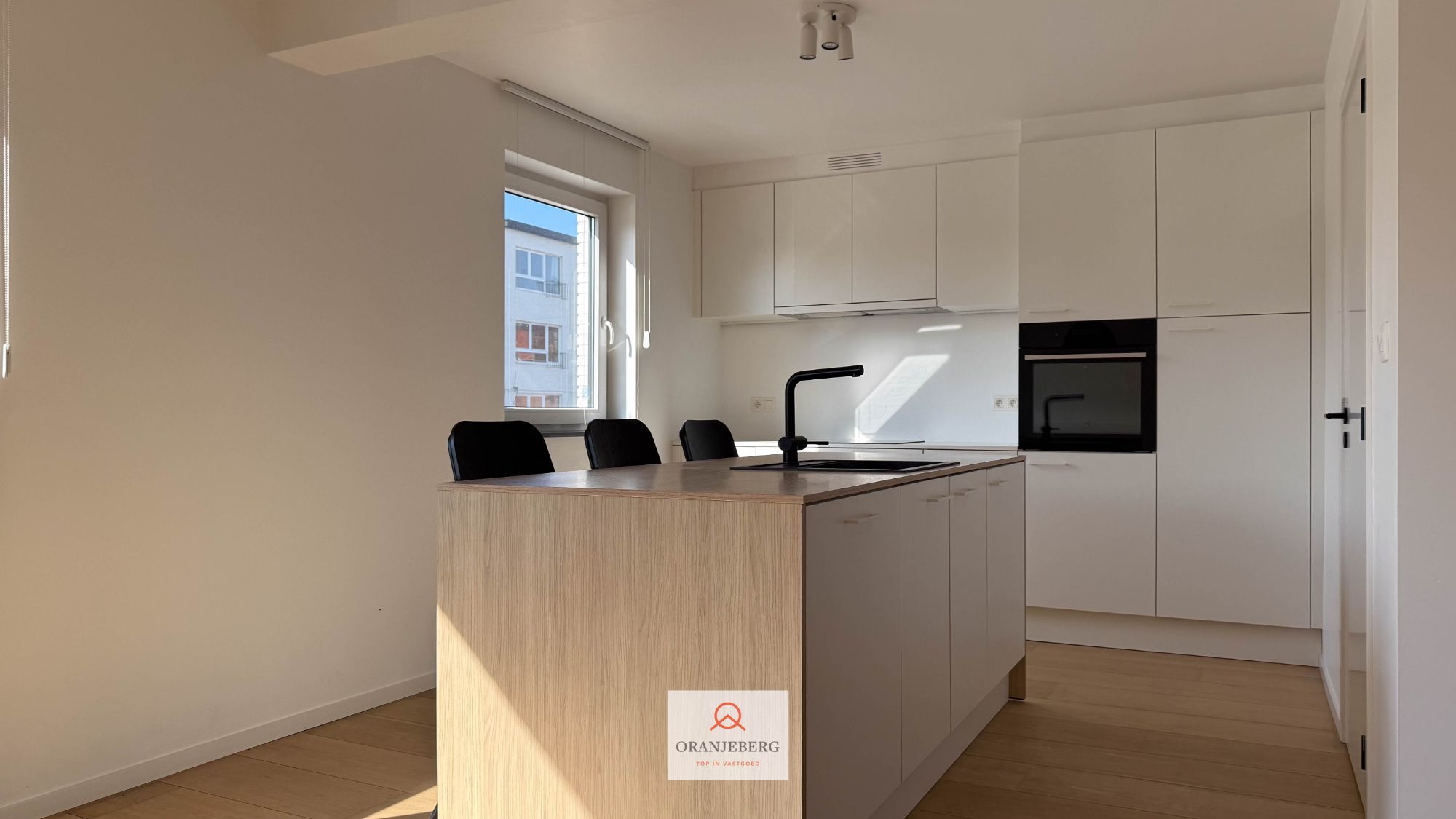 Zonnig 2 slaapkamerappartement met terrasje foto 12