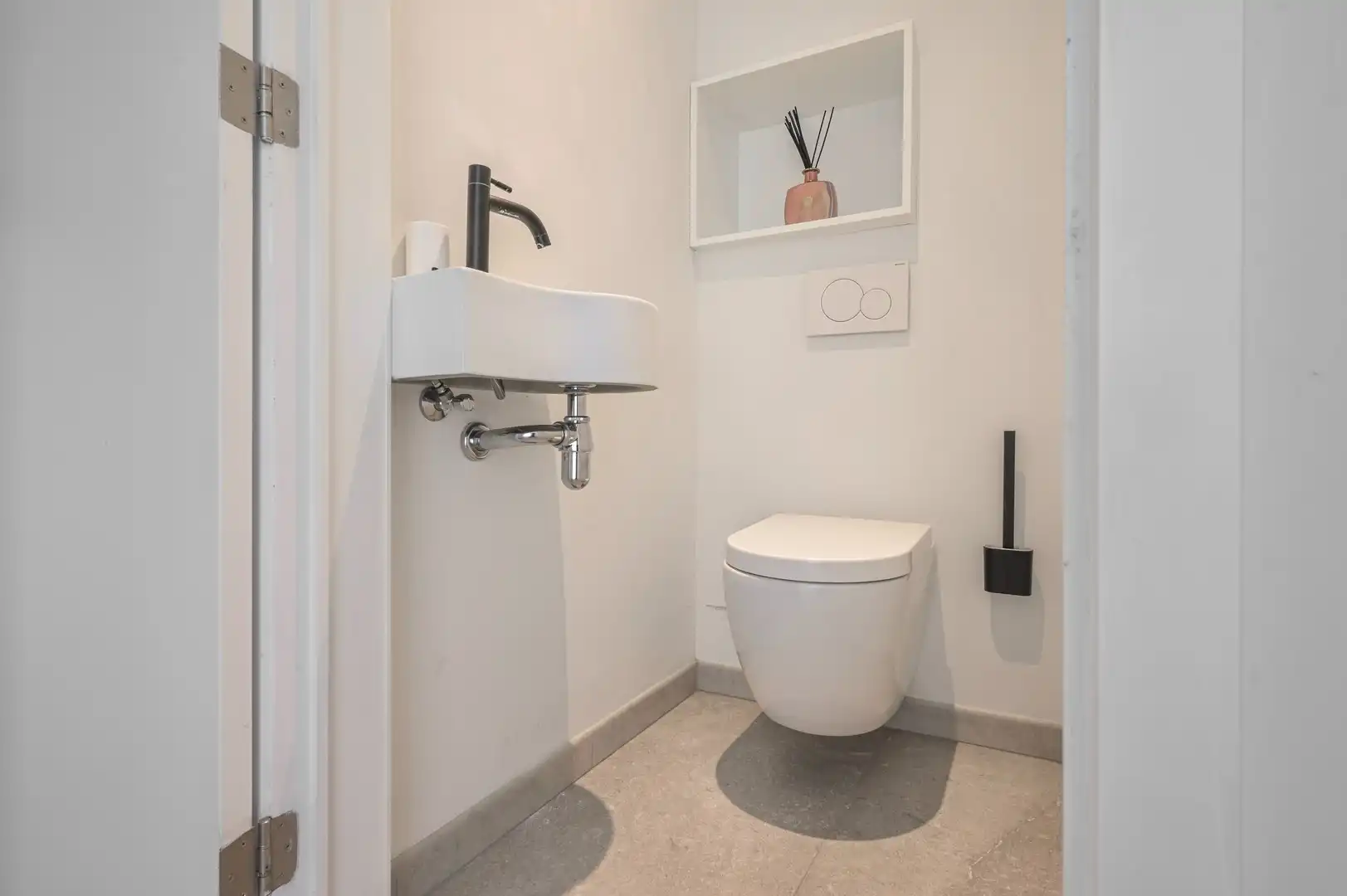 Nieuwbouwappartement met 2 slaapkamers, ruim terras en garage foto 9