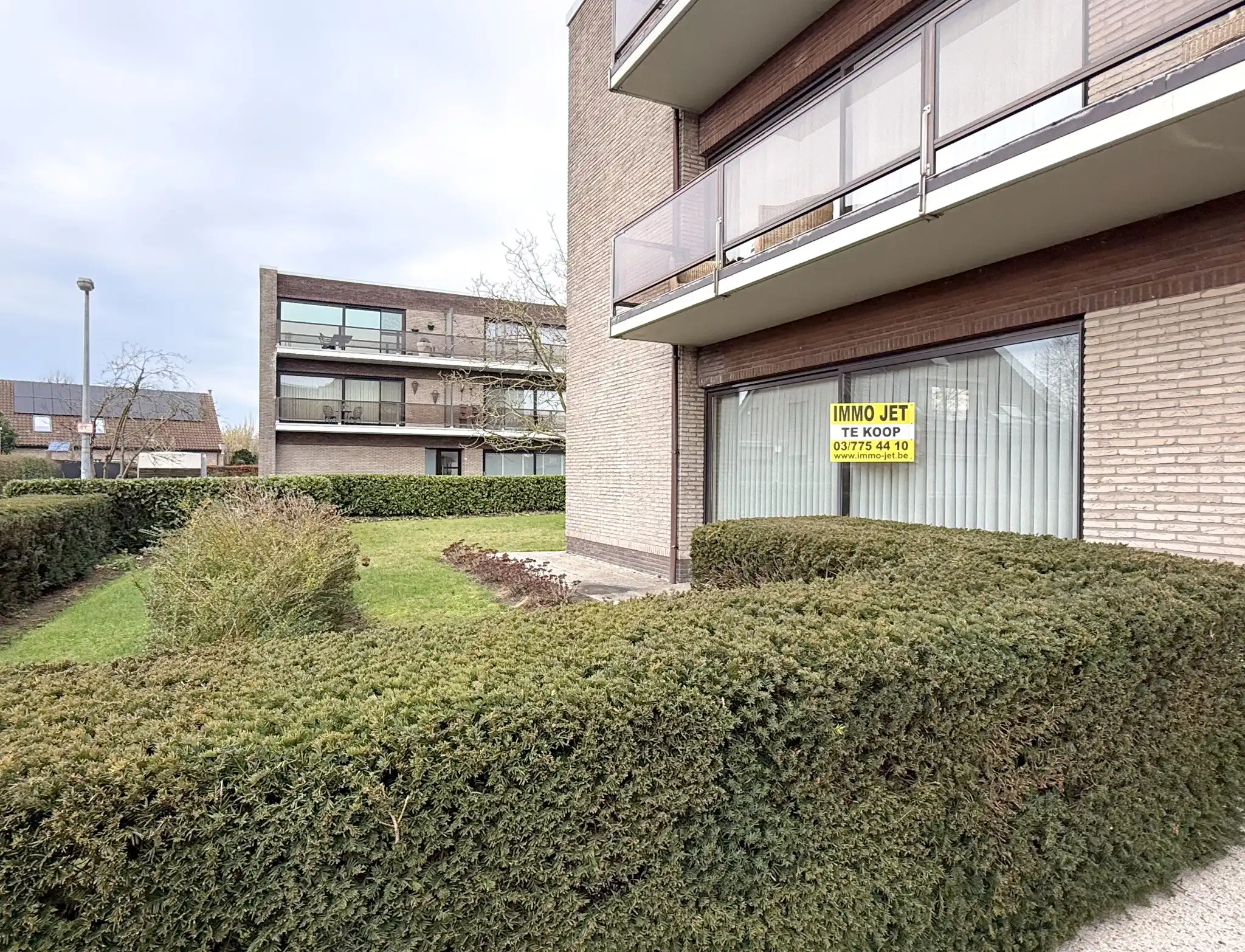 Ruim gelijkvloers appartement met tuin, garage en 3 kamers foto 2