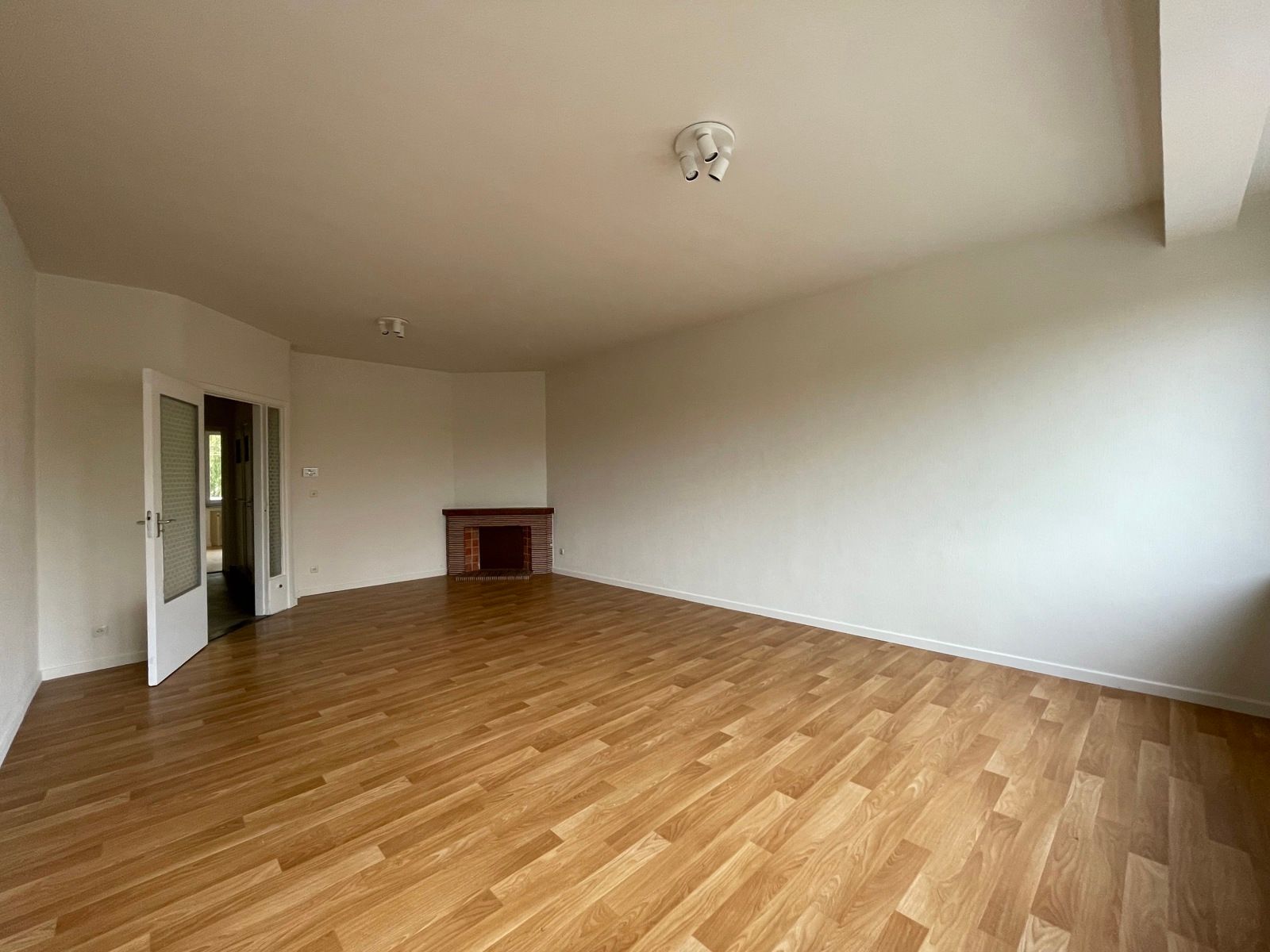 Ruim appartement 2 kamers en garage foto 2