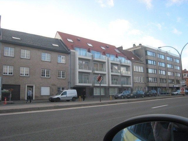 Gesloten garagebox (ondergronds). foto {{pictureIndex}}