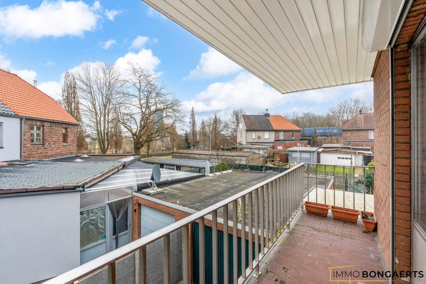 Ruime woning met 4 slaapkamers foto 16