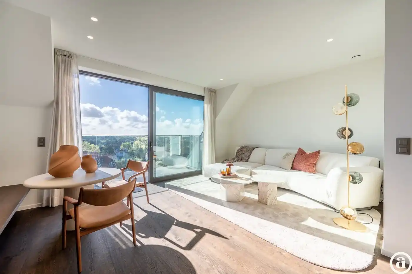 Nieuwbouwappartement gelegen in hartje het Zoute met een prachtig open zicht op de villa's. foto 3