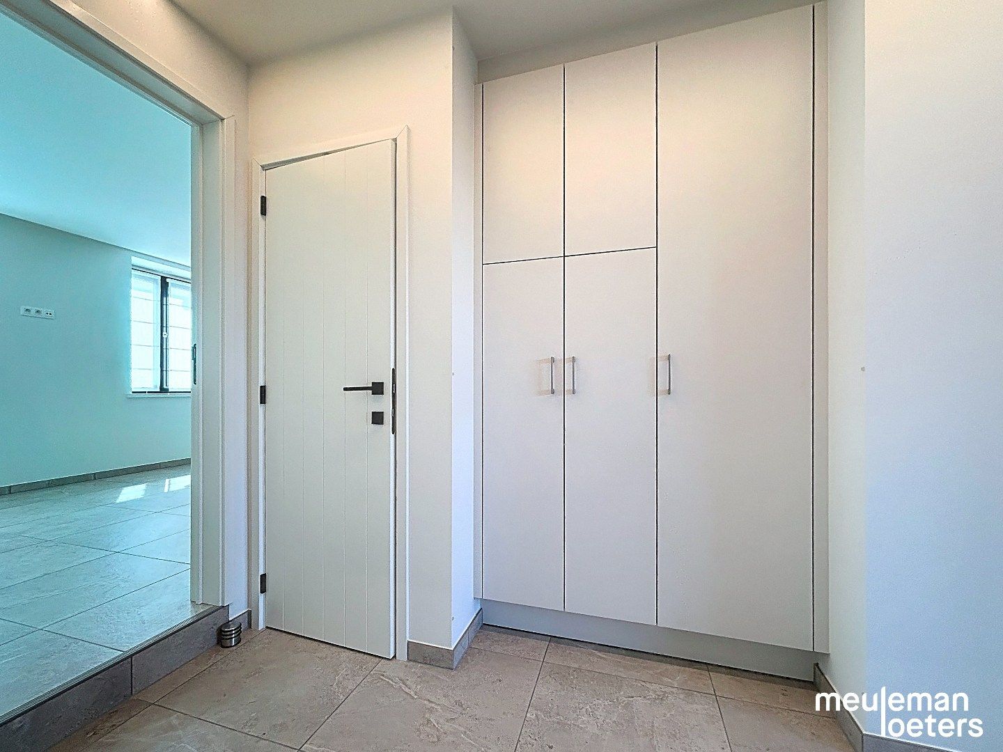 Ruim nieuwbouwappartement met garage foto 17