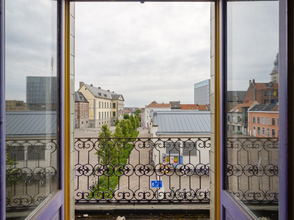 Centrum Gent. Op te frissen handelspand (vrij van brouwer) met mogelijkheid tot bewoning op een toplocatie – Overpoort. foto 12