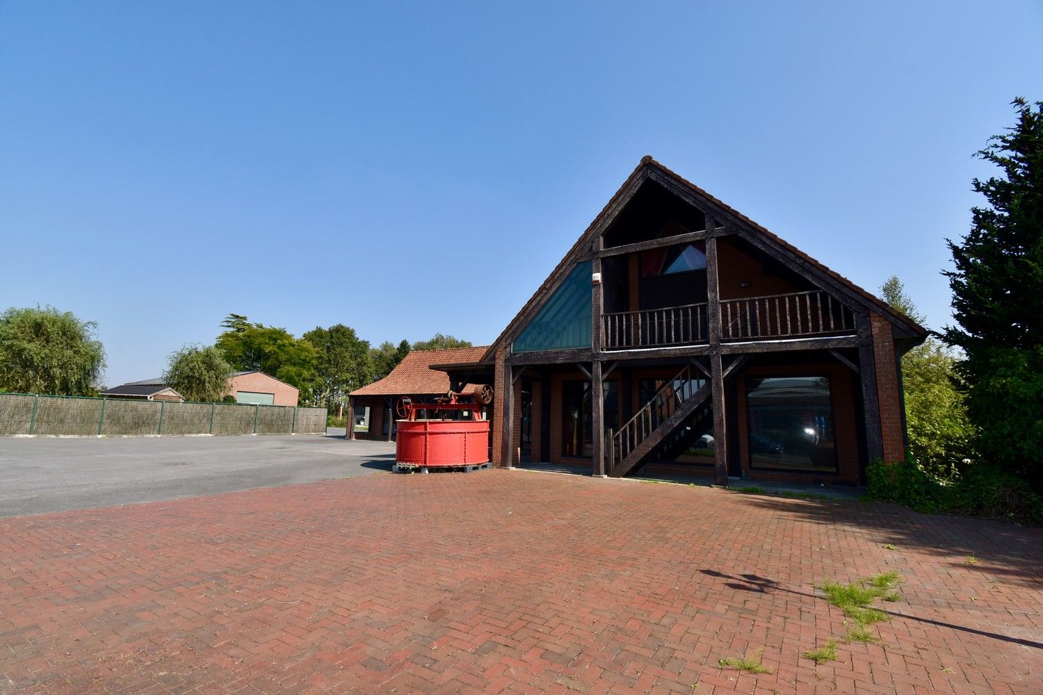 Polyvalent gebouw bestaande uit winkelruimte, appartement en loods foto 44