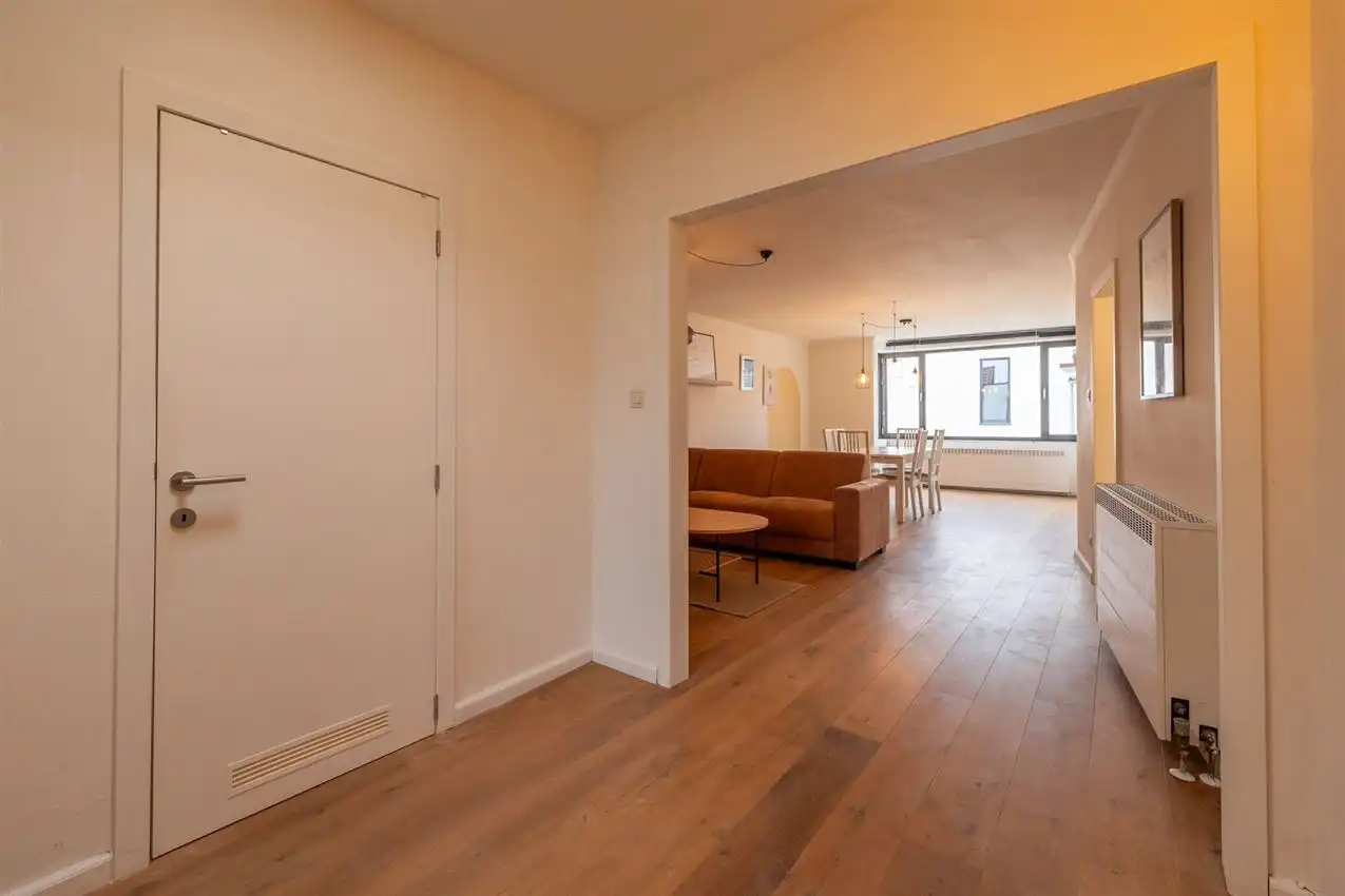 Instapklaar, volledig gerenoveerd appartement met twee terrassen foto 3