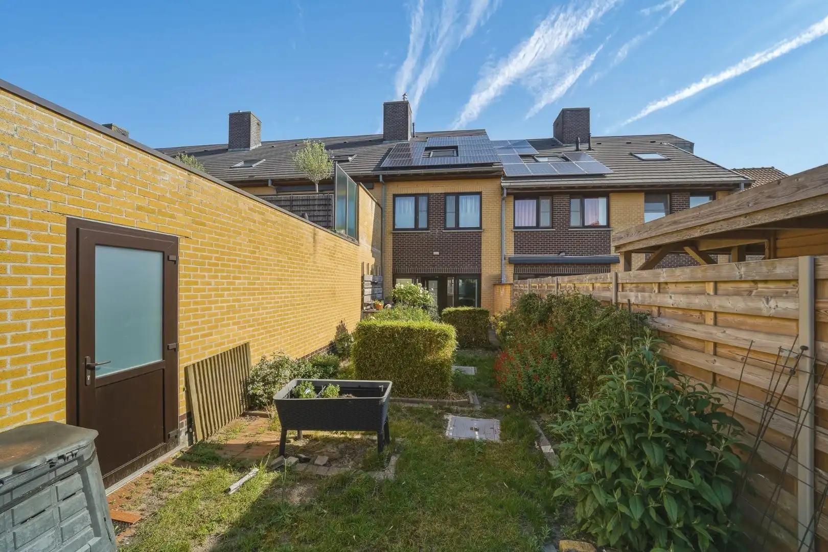 Instapklare energiezuinige woning met 4 slaapkamers, zonnige tuin en garage in Ettelgem foto {{pictureIndex}}