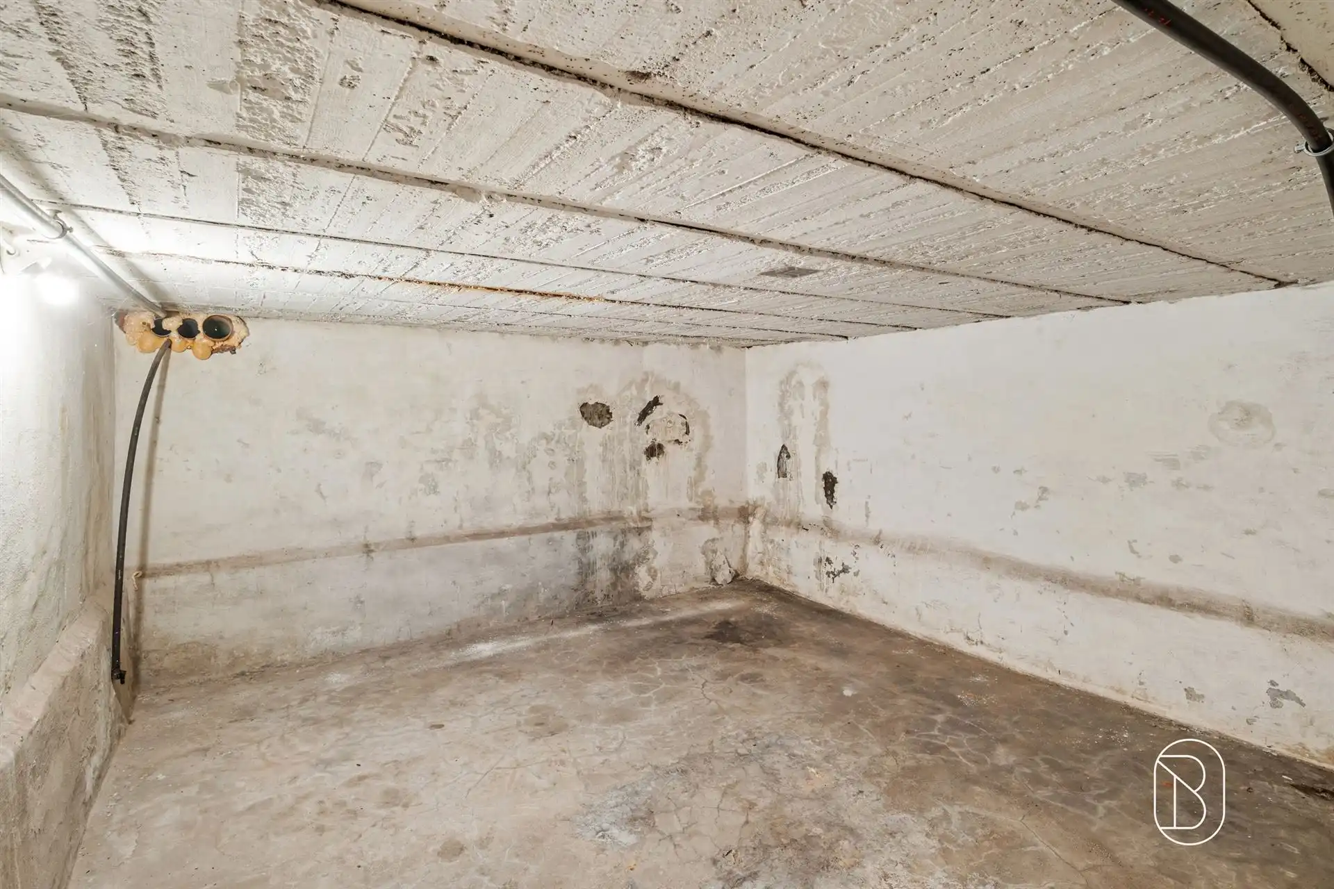 Topgelegen commercieel pand met parking foto 24