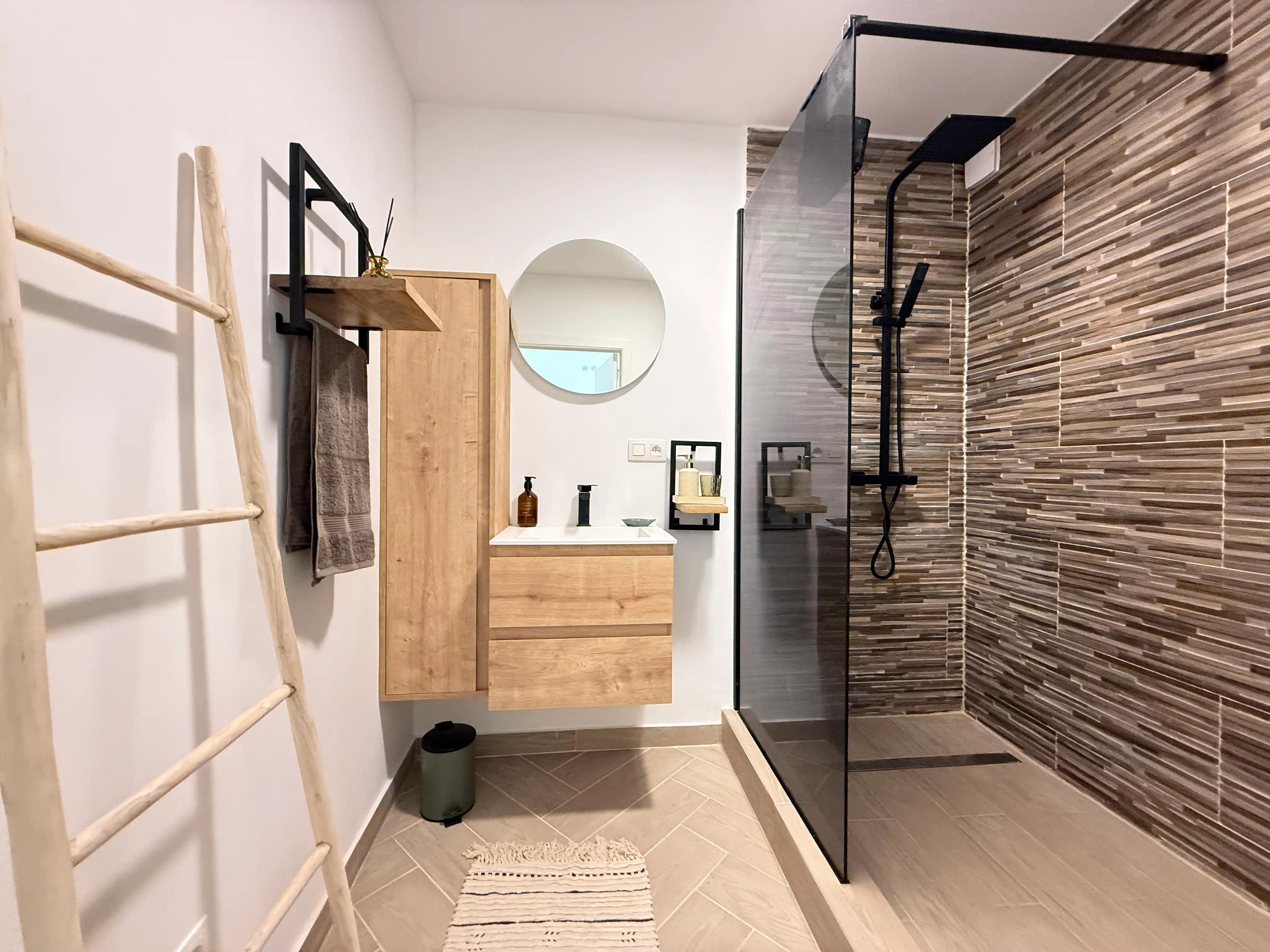 Subliem gerenoveerd appartement met terras foto 10