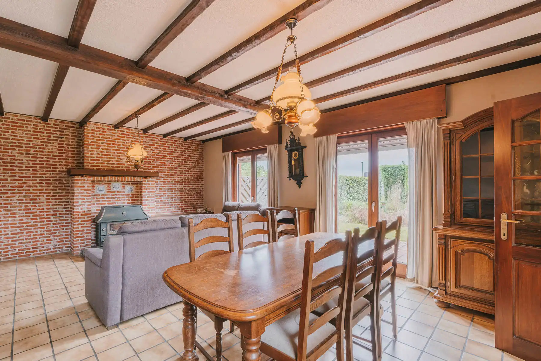 Gezellige, te renoveren woning met leuke tuin op toplocatie  foto 9