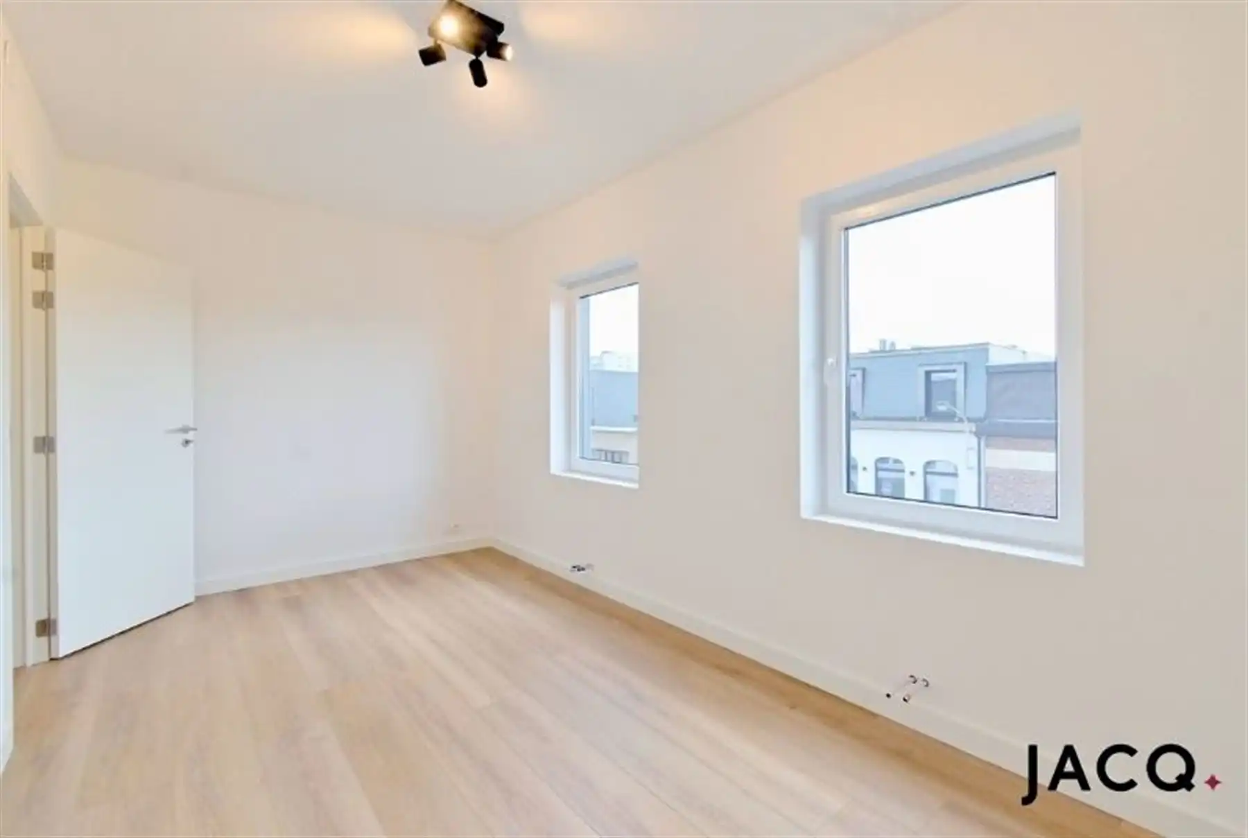 Gerenoveerde woning met 3 slaapkamers te Berchem! foto 10
