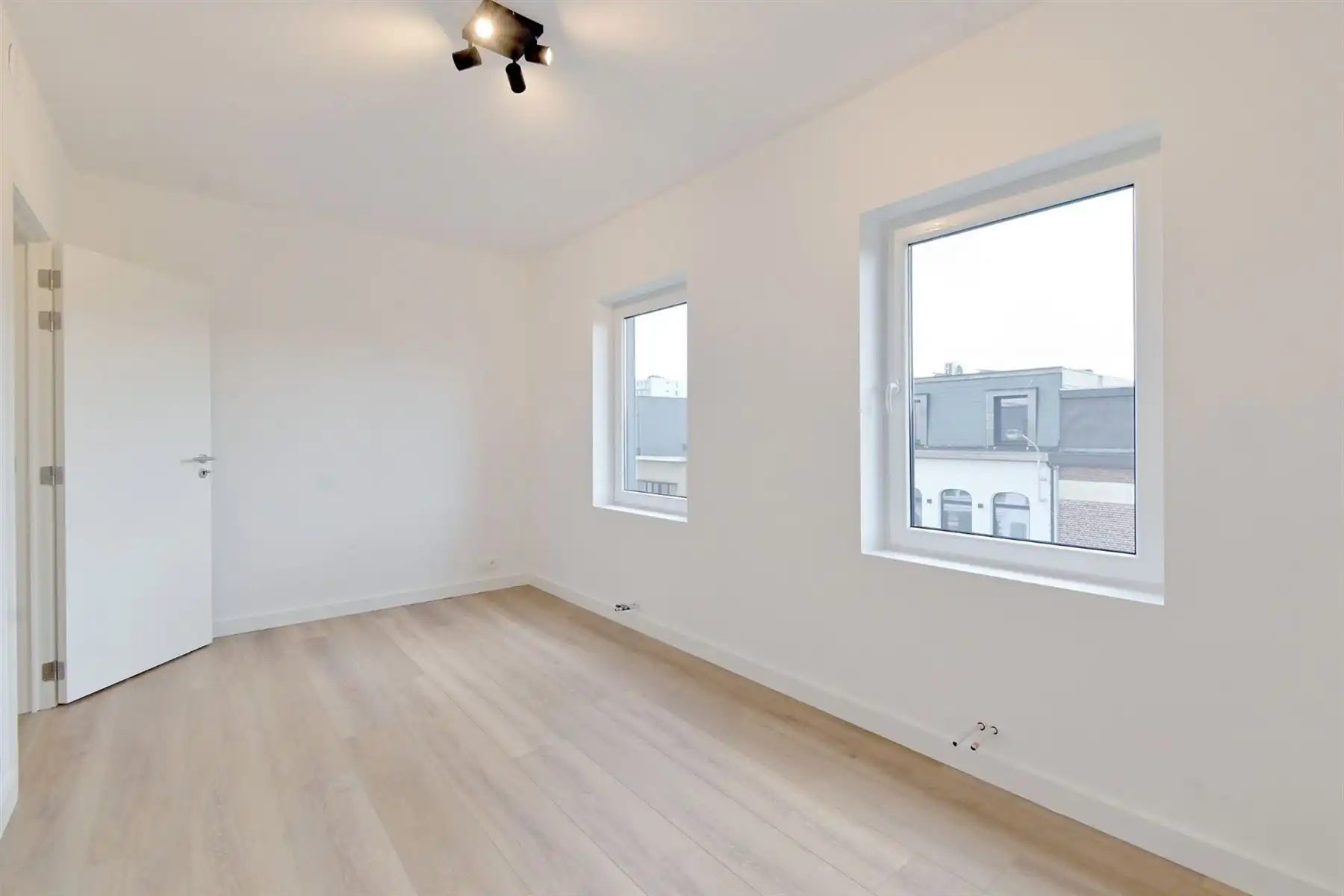 Gerenoveerde woning met 3 slaapkamers te Berchem! foto 10