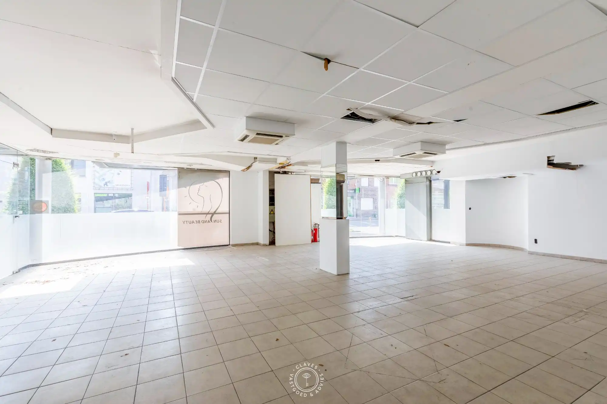 Commerciële toplocatie: handelspand met brede etalage en veel passage foto 5