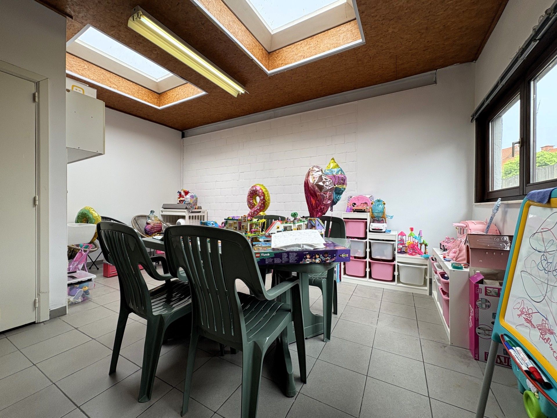 Ruim appartement met 4 slaapkamers en overdekte autostaanplaats foto 10