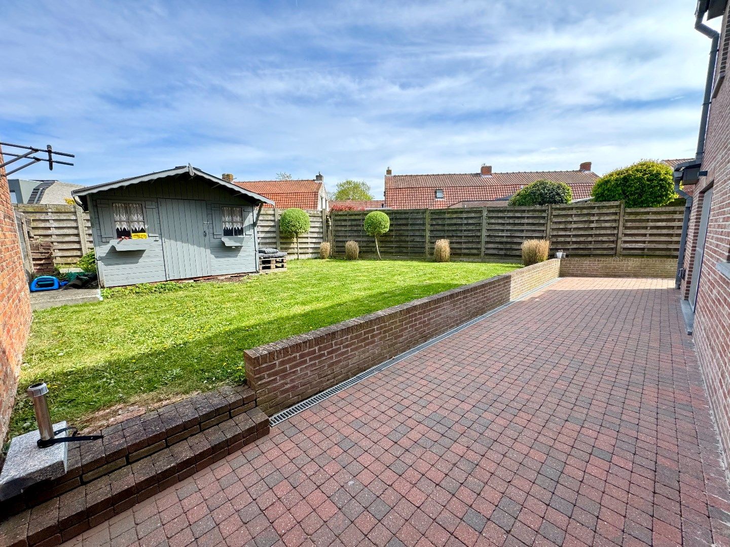 INSTAPKLARE HALFOPEN WONING MET 4 SLPKS, TUIN EN GARAGE foto 4
