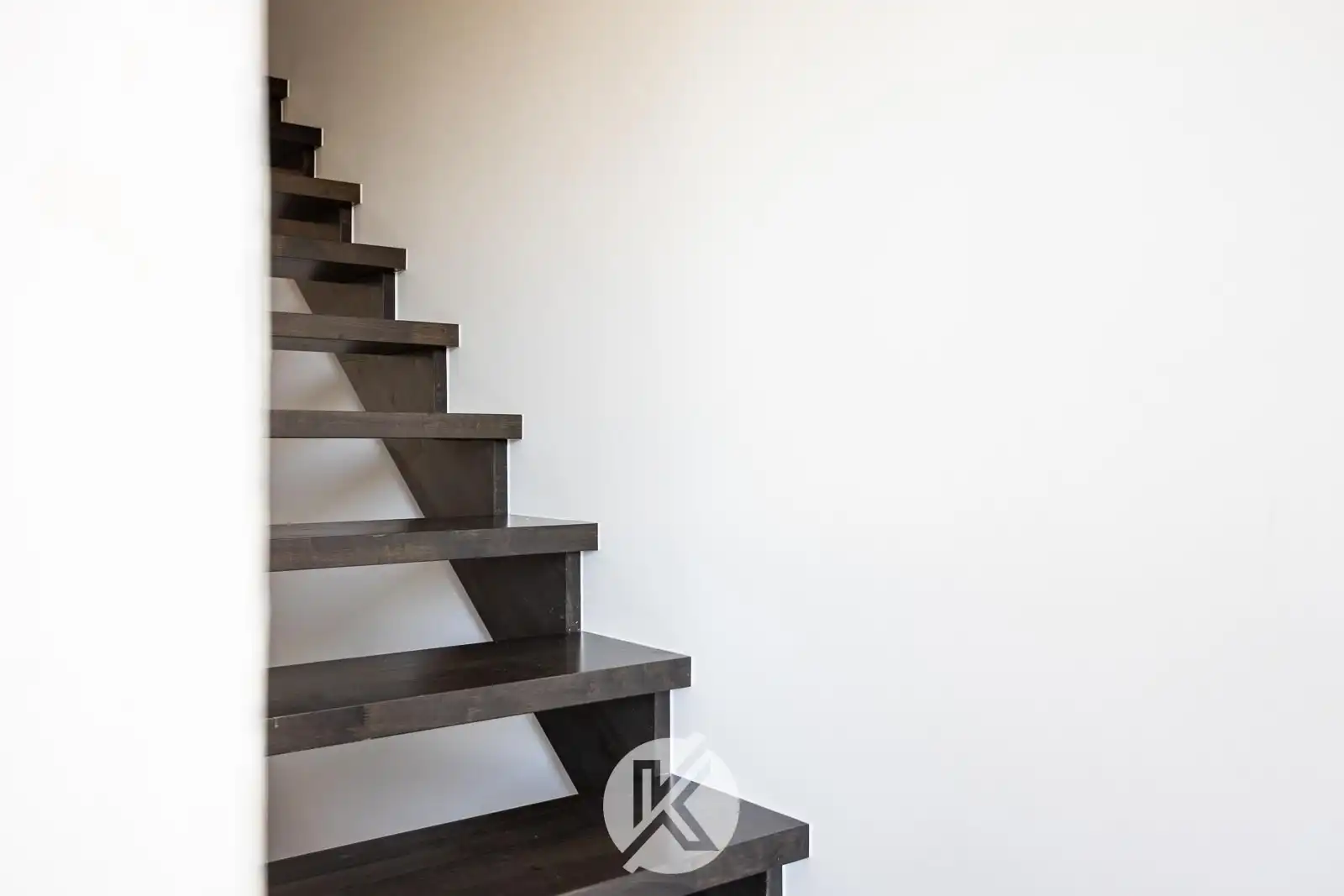 Kwalitatieve woning in moderne stijl foto 22