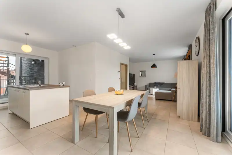 Nabij centrum Roeselare : recent  2 slaapkamers en twee terrassen in de Residentie El Palmar. Totale oppervlakte 138,43 m². foto {{pictureIndex}}